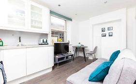 Relaxing Oasis Apartment By The Sea - Double And Sofa Bed